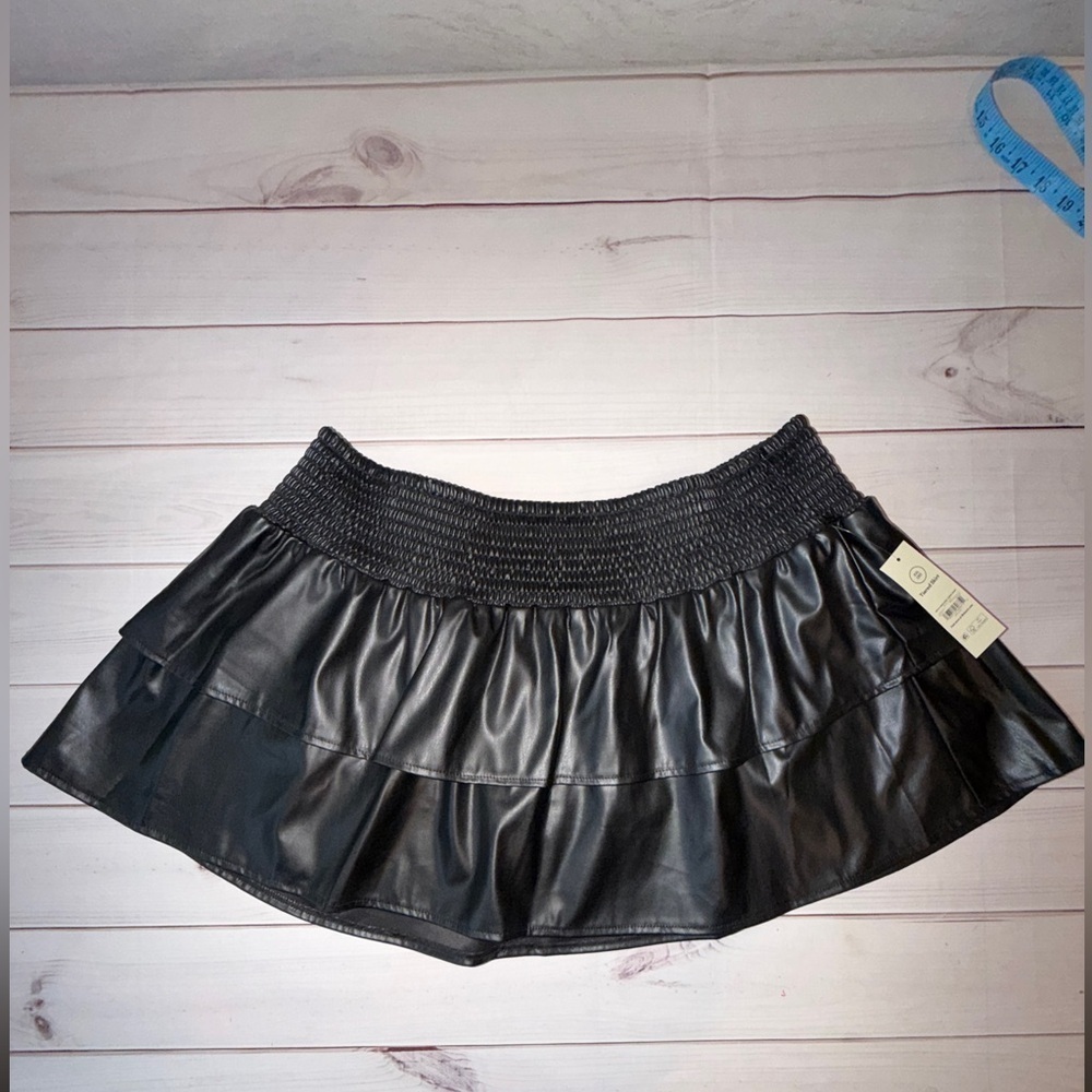 🖤 Black Faux Leather Tiered Mini Skirt | Size 20 | Smocked Waist | Cute + Edgy - Picture 2 of 13